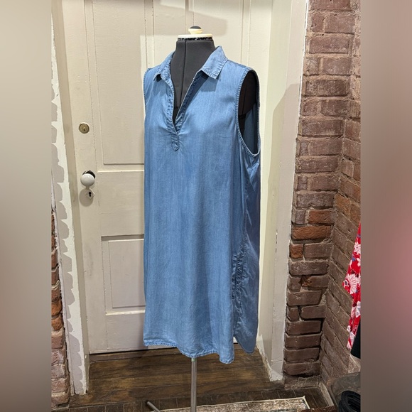 Collar, Sleeveless V-Neck ‘Denim-Look’ Dress with Pockets - Picture 4 of 9